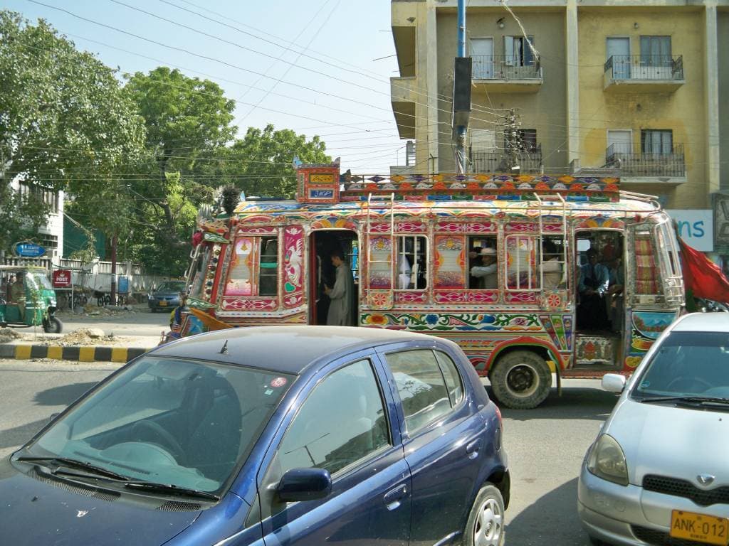 کراچی میں اسٹریٹ کرائم کے خلاف کریک ڈاؤن